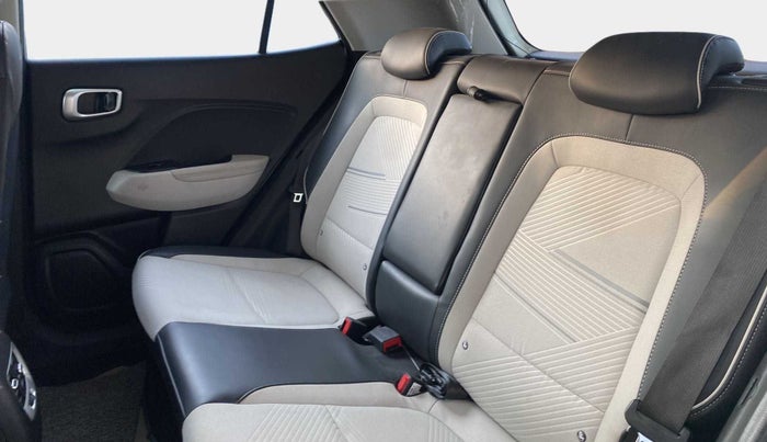 2022 Hyundai VENUE SX (O) 1.0 TURBO DCT, Petrol, Automatic, 8,226 km, Right Side Rear Door Cabin