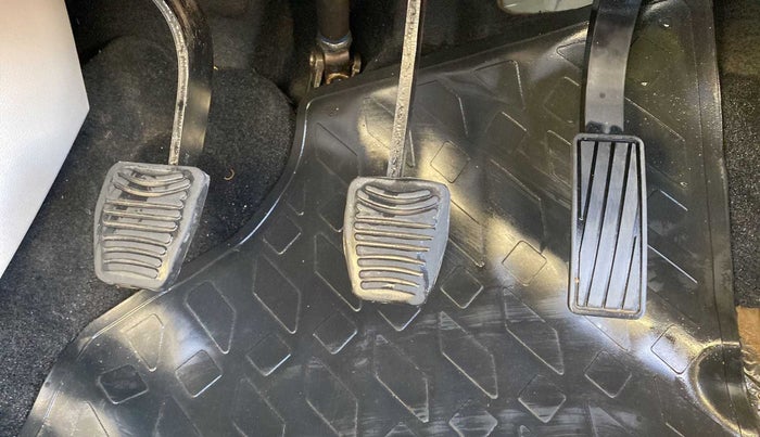 2019 Mahindra XUV300 W8 (O) 1.5 DIESEL, Diesel, Manual, 43,184 km, Pedals