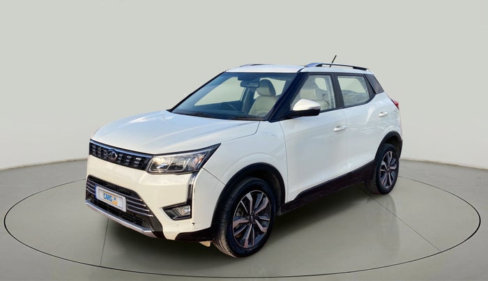 2019 Mahindra XUV300 W8 (O) 1.5 DIESEL, Diesel, Manual, 43,184 km, Left Front Diagonal