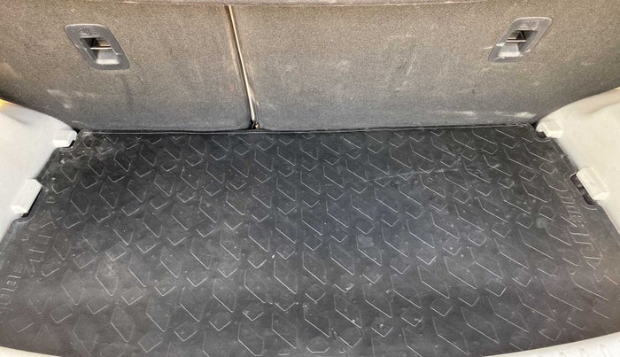 2019 Mahindra XUV300 W8 (O) 1.5 DIESEL, Diesel, Manual, 43,184 km, Boot Inside
