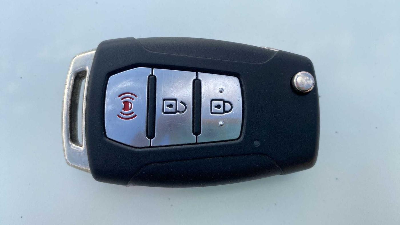 2019 Mahindra XUV300 W8 (O) 1.5 DIESEL, Diesel, Manual, 43,184 km, Key Close Up