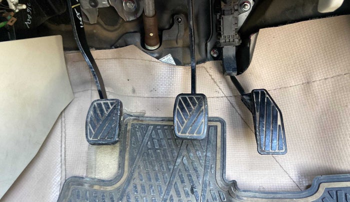 2018 Maruti Dzire VDI, Diesel, Manual, 65,048 km, Pedals