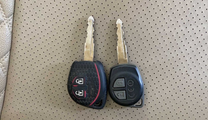2018 Maruti Dzire VDI, Diesel, Manual, 65,048 km, Key Close Up