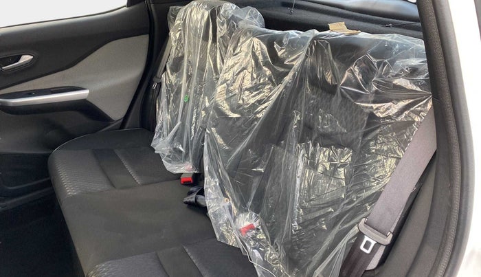 2022 Nissan MAGNITE XV MT, Petrol, Manual, 1,604 km, Right Side Rear Door Cabin