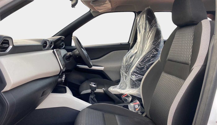2022 Nissan MAGNITE XV MT, Petrol, Manual, 1,604 km, Right Side Front Door Cabin