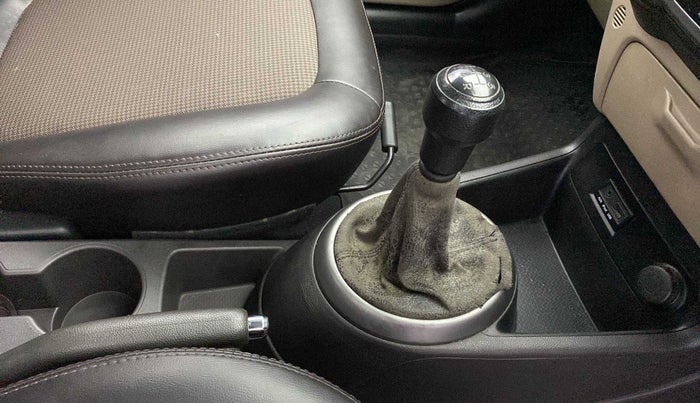 2013 Hyundai i20 MAGNA (O) 1.2, Petrol, Manual, 27,413 km, Gear Lever