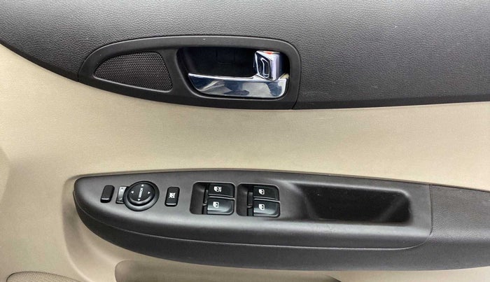 2013 Hyundai i20 MAGNA (O) 1.2, Petrol, Manual, 27,413 km, Driver Side Door Panels Control