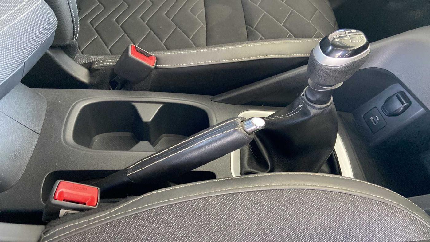 2022 Nissan MAGNITE XV PREMIUM DUAL TONE, Petrol, Manual, 6,409 km, Gear Lever
