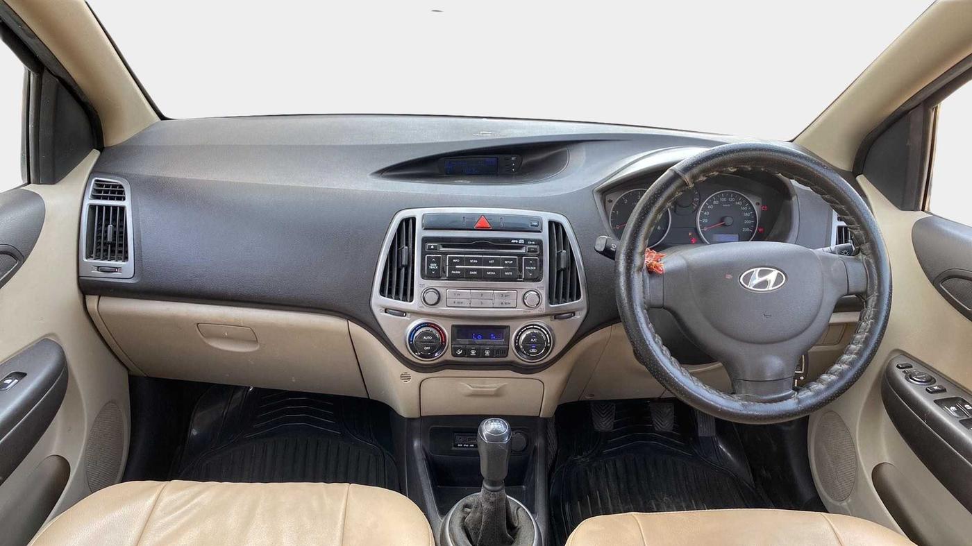 2013 Hyundai i20 MAGNA 1.4 CRDI, Diesel, Manual, 1,01,877 km, Dashboard