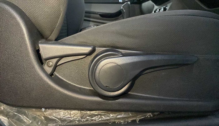 2018 Tata Tiago XZA PETROL, Petrol, Automatic, 29,742 km, Driver Side Adjustment Panel