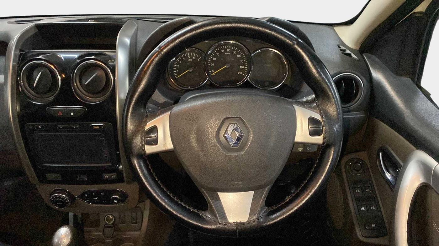 2017 Renault Duster 85 PS RXZ DIESEL, Diesel, Manual, 96,155 km, Steering Wheel Close Up