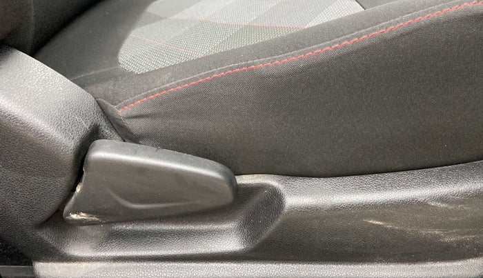 2020 Renault Kwid RXT 1.0 (O), Petrol, Manual, 14,506 km, Driver Side Adjustment Panel