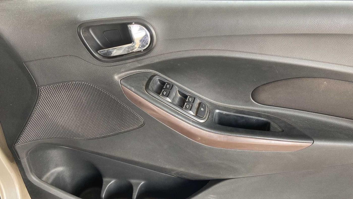 2018 Ford FREESTYLE TITANIUM PLUS 1.2 PETROL, Petrol, Manual, 95,695 km, Driver Side Door Panels Control