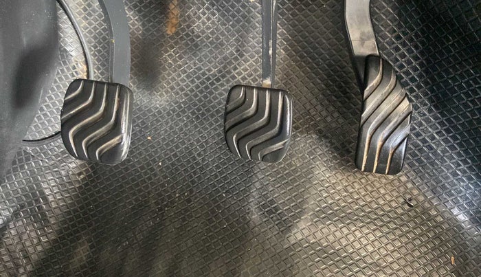 2019 Renault TRIBER RXZ, Petrol, Manual, 74,141 km, Pedals