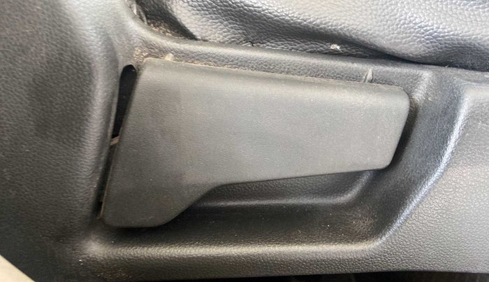 2019 Renault TRIBER RXZ, Petrol, Manual, 74,141 km, Driver Side Adjustment Panel