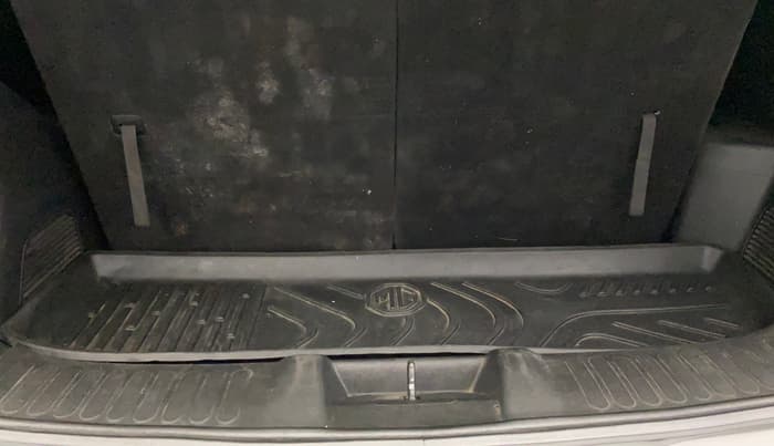 2021 MG HECTOR PLUS SMART 2.0 DIESEL TURBO MT 7-STR, Diesel, Manual, 87,830 km, Boot Inside