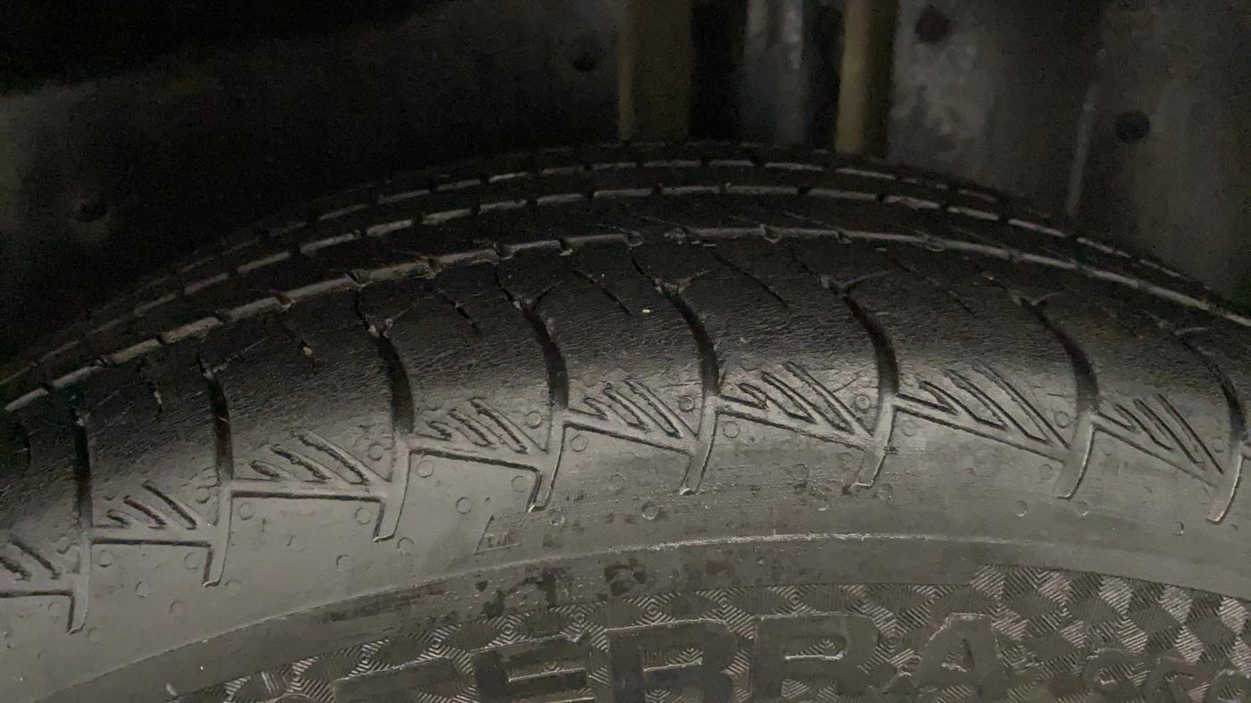 2021 MG HECTOR PLUS SMART 2.0 DIESEL TURBO MT 7-STR, Diesel, Manual, 87,830 km, Left Rear Tyre Tread