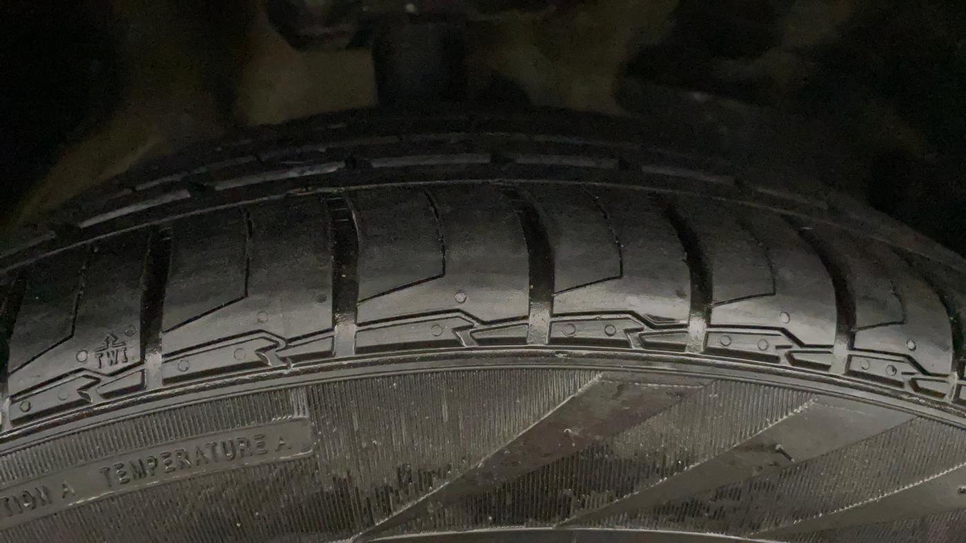2021 MG HECTOR PLUS SMART 2.0 DIESEL TURBO MT 7-STR, Diesel, Manual, 87,830 km, Right Front Tyre Tread