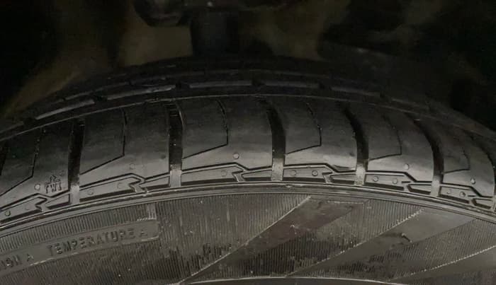 2021 MG HECTOR PLUS SMART 2.0 DIESEL TURBO MT 7-STR, Diesel, Manual, 87,830 km, Right Front Tyre Tread