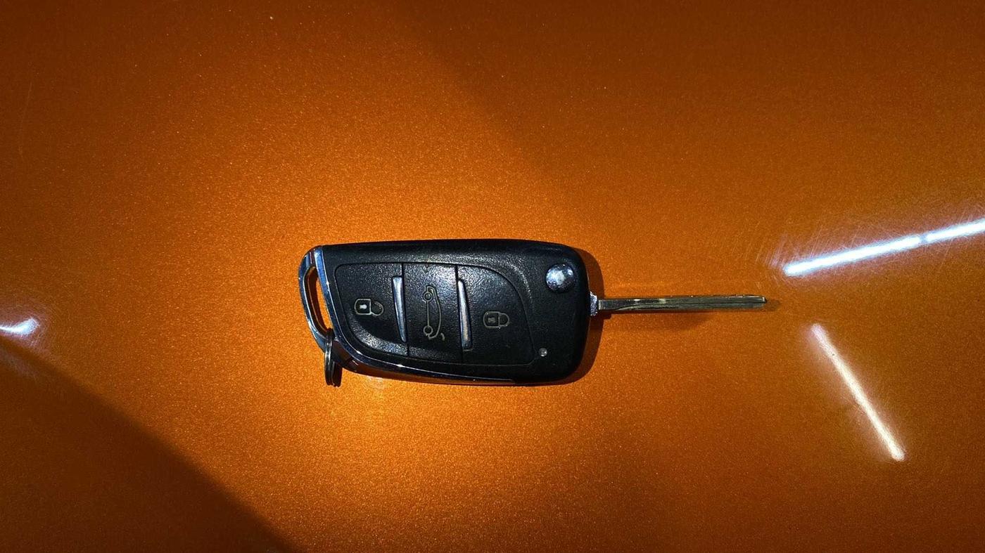 2019 Tata NEXON XE DIESEL, Diesel, Manual, 58,354 km, Key Close Up