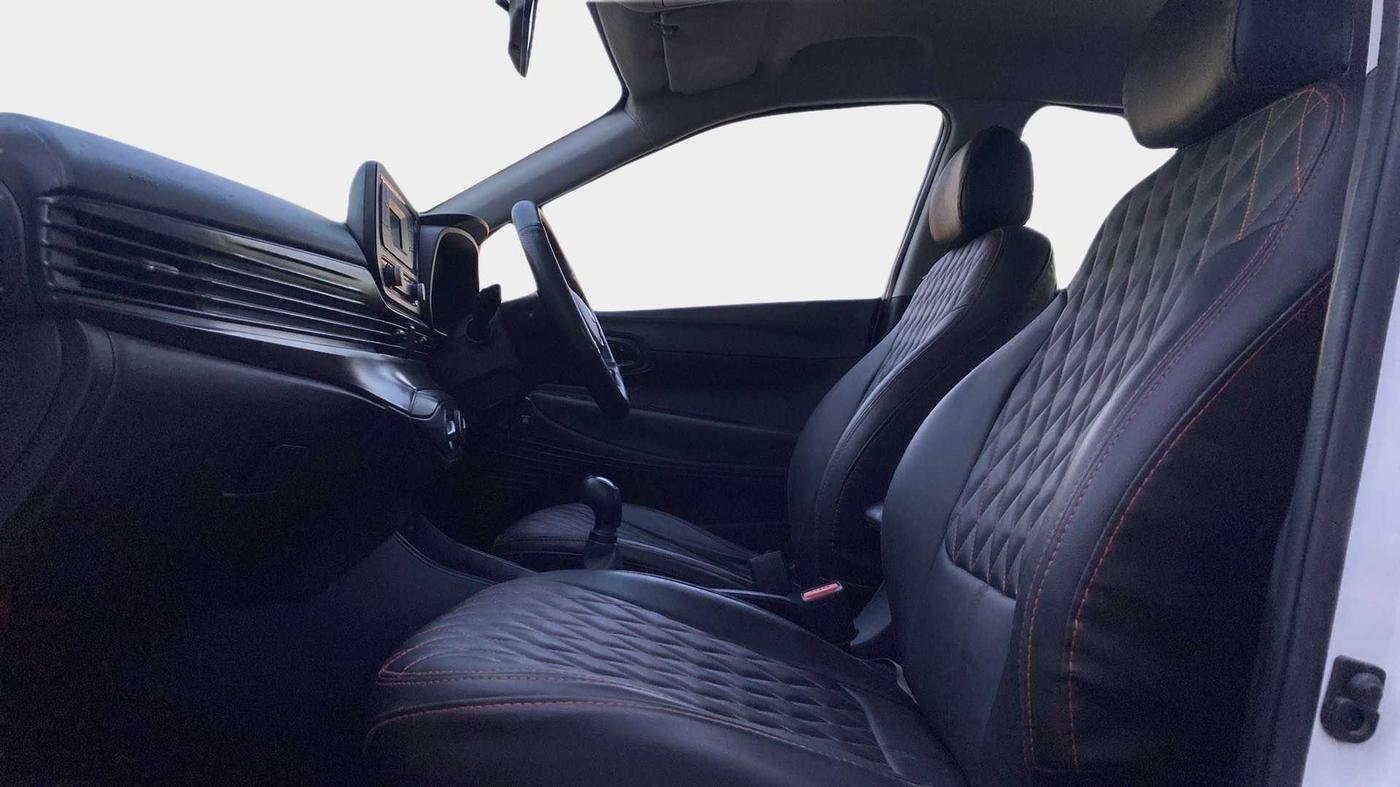2021 Hyundai NEW I20 MAGNA 1.2 MT, Petrol, Manual, 29,382 km, Right Side Front Door Cabin