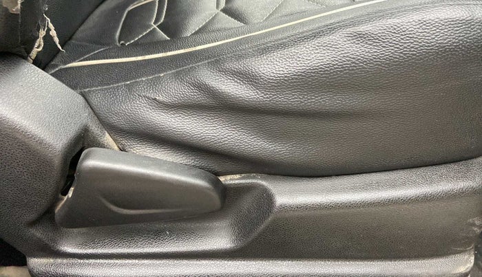 2017 Renault Kwid RXT 1.0 AMT (O), CNG, Automatic, 61,674 km, Driver Side Adjustment Panel