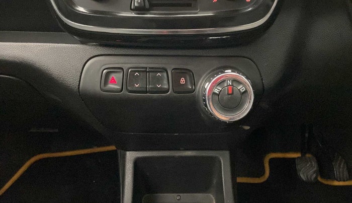 2017 Renault Kwid RXT 1.0 AMT (O), CNG, Automatic, 61,674 km, Gear Lever