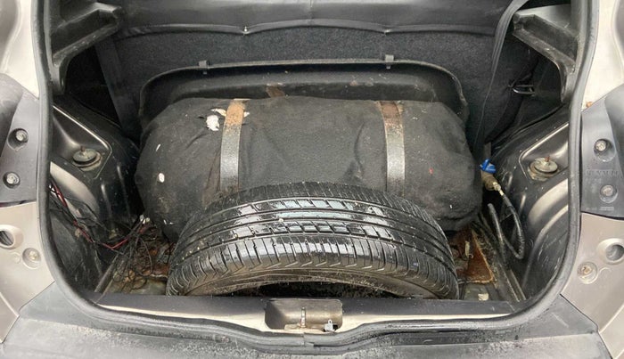 2017 Renault Kwid RXT 1.0 AMT (O), CNG, Automatic, 61,674 km, Boot Inside