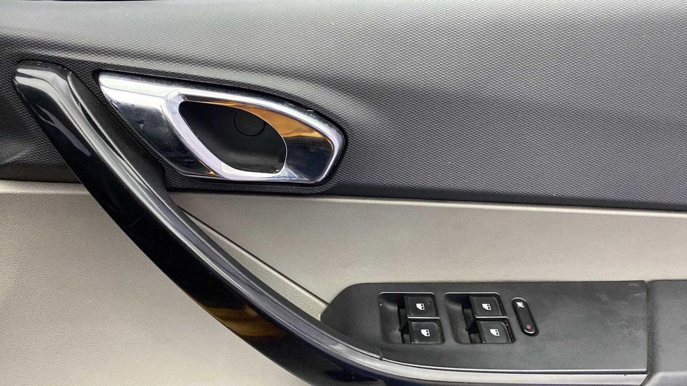 2016 Tata Tiago XZ PETROL, Petrol, Manual, 77,735 km, Driver Side Door Panels Control