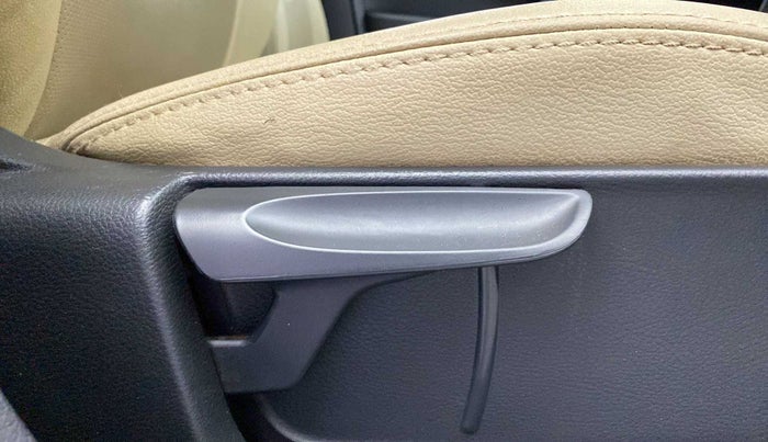 2018 Volkswagen Polo COMFORTLINE 1.0L MPI, Petrol, Manual, 24,341 km, Driver Side Adjustment Panel