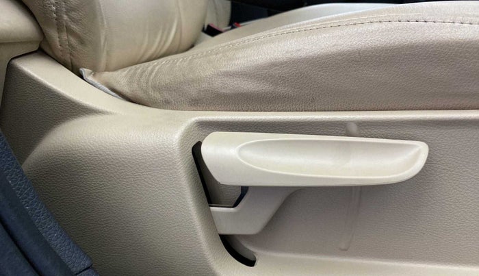 2016 Volkswagen Polo HIGHLINE1.2L, Petrol, Manual, 34,446 km, Driver Side Adjustment Panel