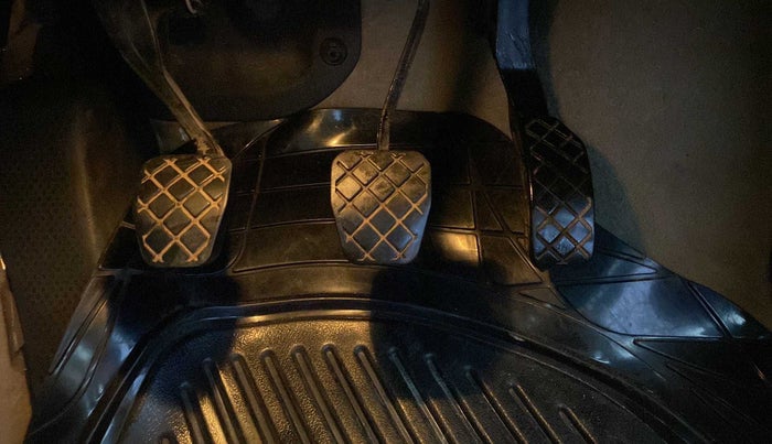 2016 Volkswagen Polo HIGHLINE1.2L, Petrol, Manual, 34,446 km, Pedals