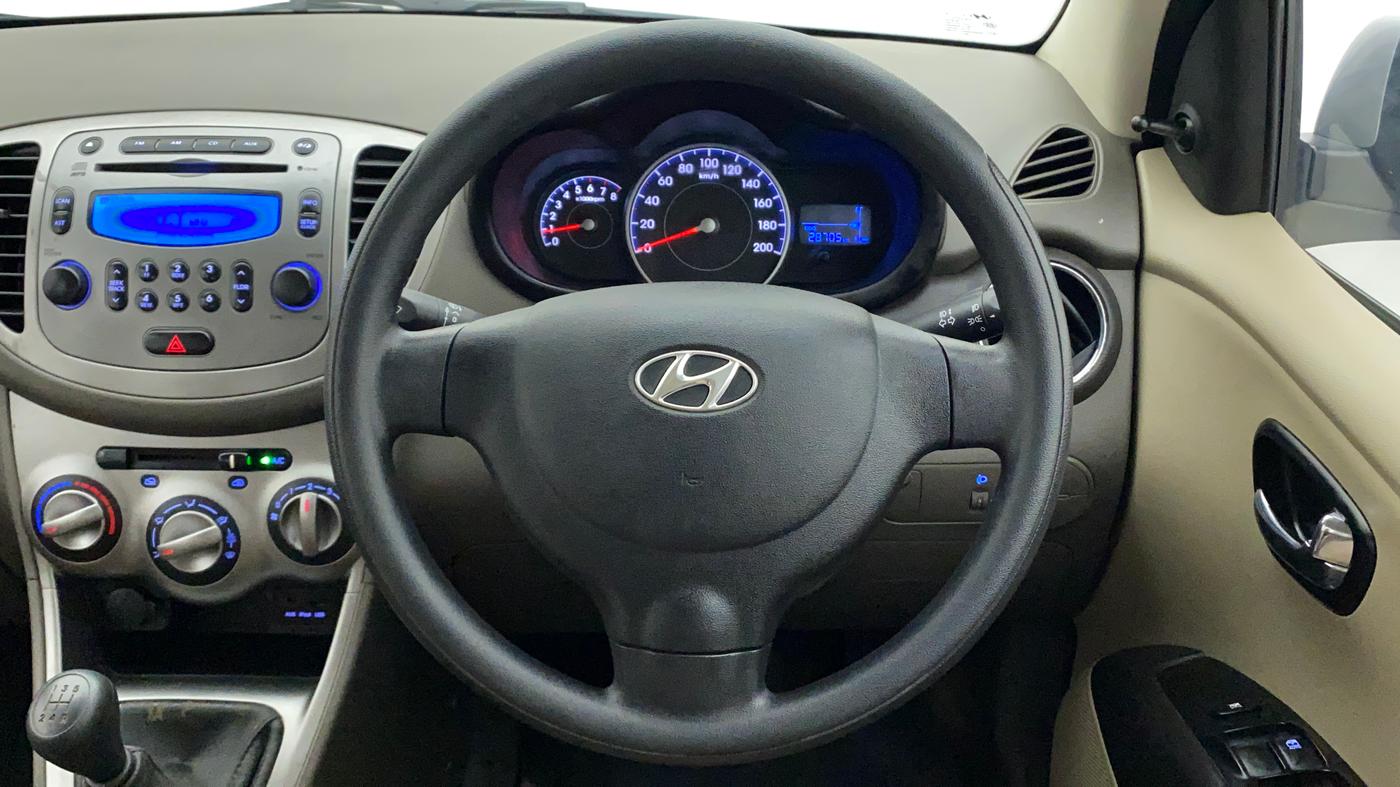 2015 Hyundai i10 SPORTZ 1.1, Petrol, Manual, 28,784 km, Steering Wheel Close Up