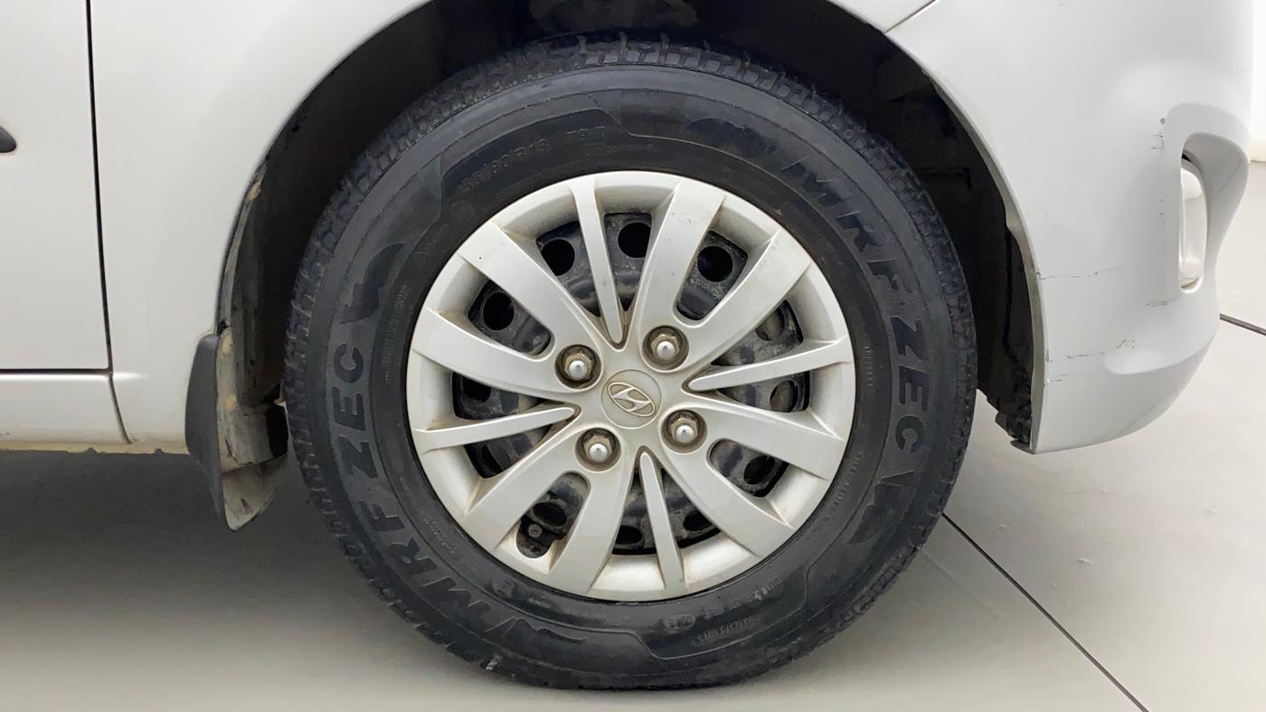 2015 Hyundai i10 SPORTZ 1.1, Petrol, Manual, 28,784 km, Right Front Wheel