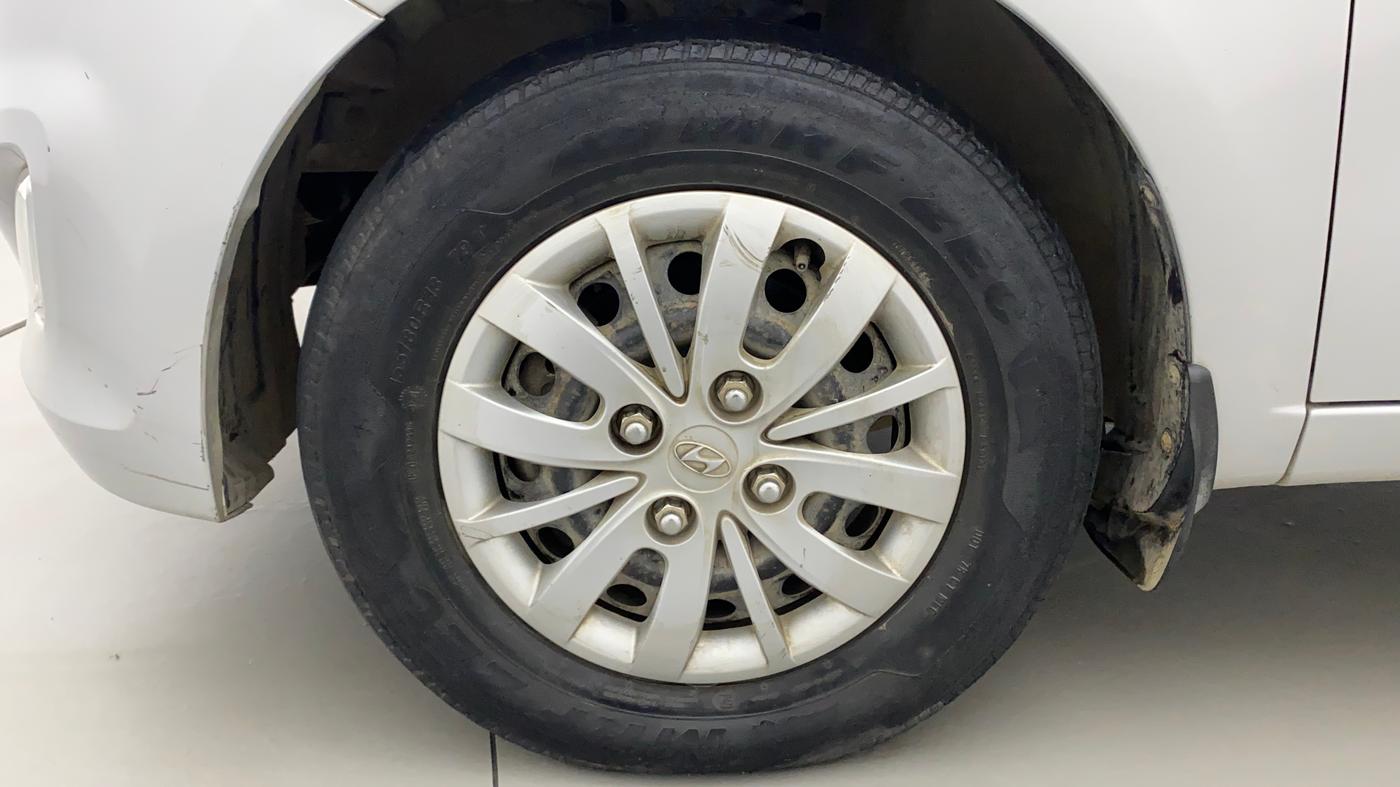 2015 Hyundai i10 SPORTZ 1.1, Petrol, Manual, 28,784 km, Left Front Wheel