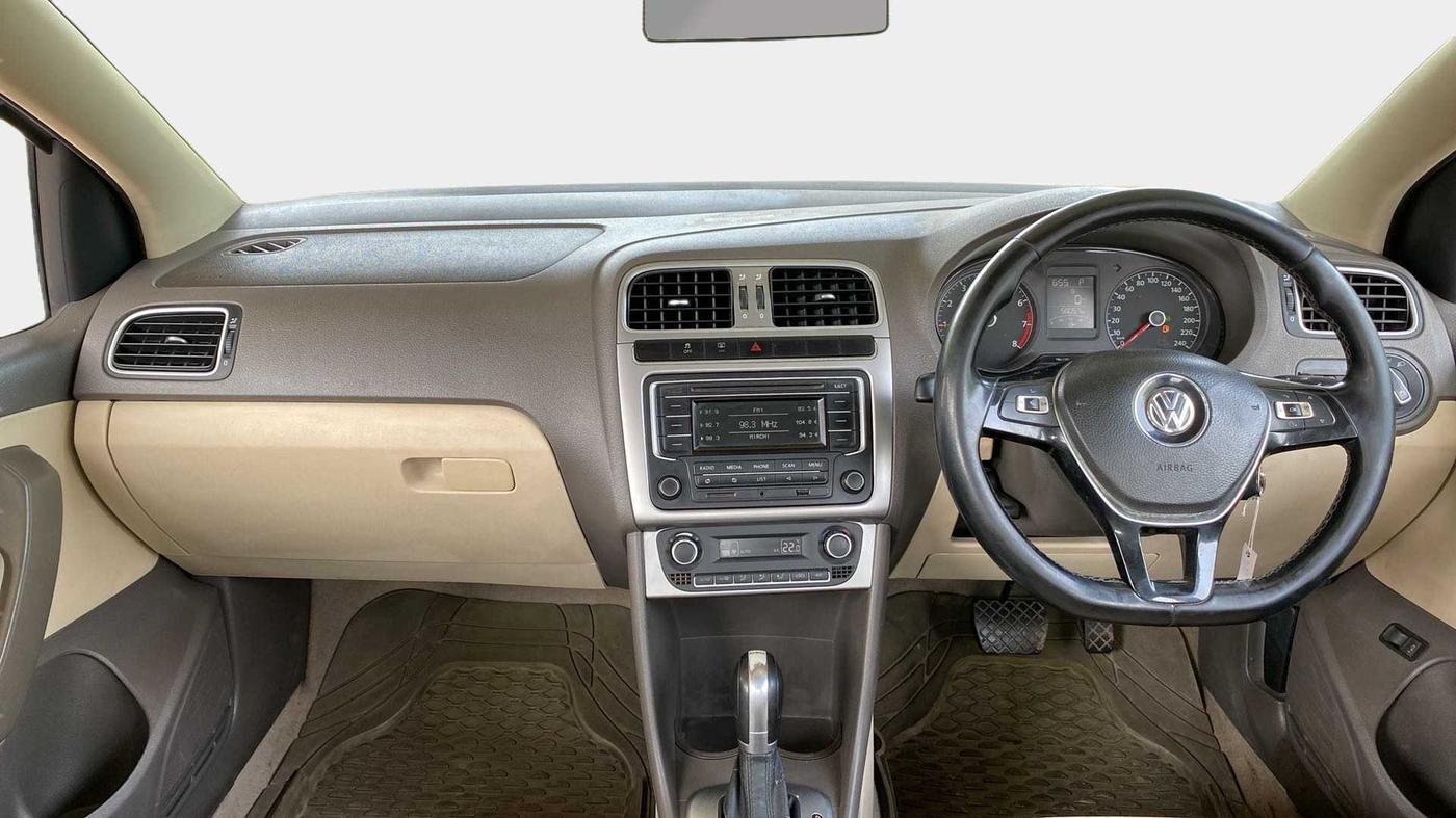 2015 Volkswagen Vento HIGHLINE PETROL AT, Petrol, Automatic, 58,015 km, Dashboard
