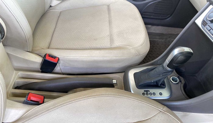 2015 Volkswagen Vento HIGHLINE PETROL AT, Petrol, Automatic, 58,015 km, Gear Lever
