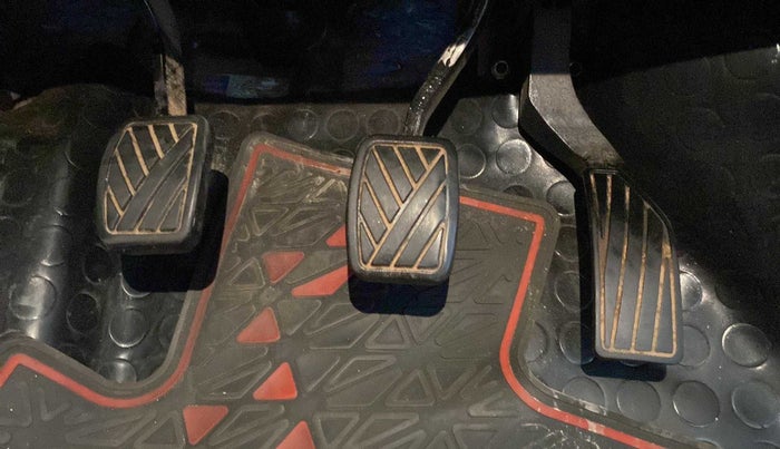 2016 Maruti Vitara Brezza VDI, Diesel, Manual, 81,748 km, Pedals