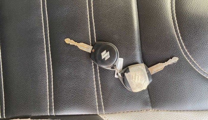 2016 Maruti Swift VXI O, Petrol, Manual, 60,011 km, Key Close Up