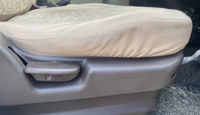 2011 Hyundai Santro Xing GL PLUS, Petrol, Manual, 1,00,022 km, Driver Side Adjustment Panel