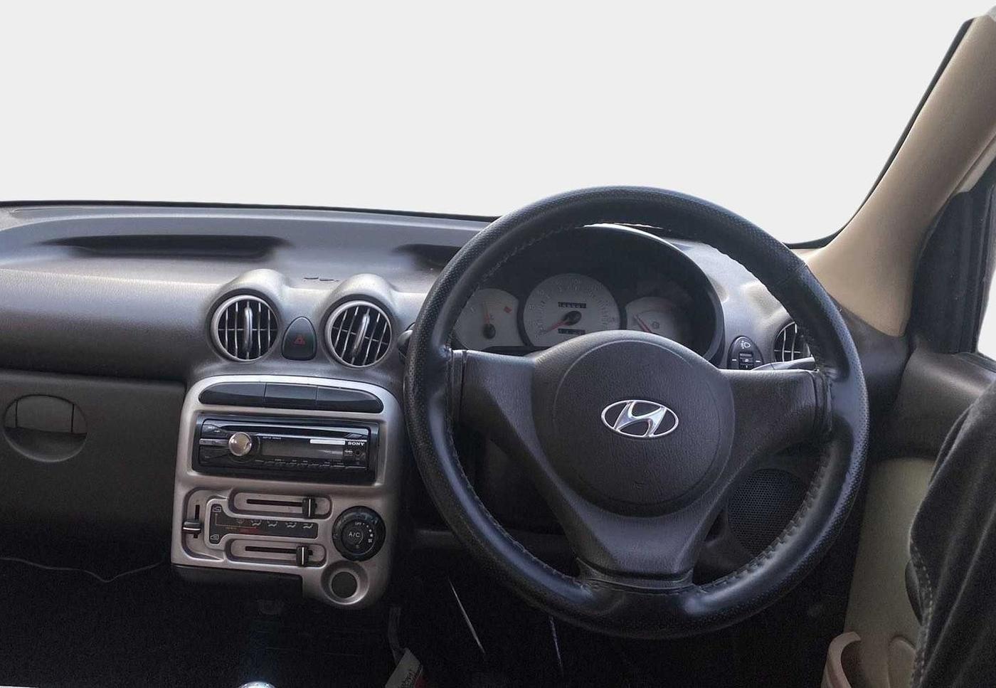 2011 Hyundai Santro Xing GL PLUS, Petrol, Manual, 1,00,022 km, Steering Wheel Close Up