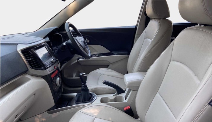 2022 Mahindra XUV300 W8 (O) 1.2 PETROL, Petrol, Manual, 39,052 km, Right Side Front Door Cabin