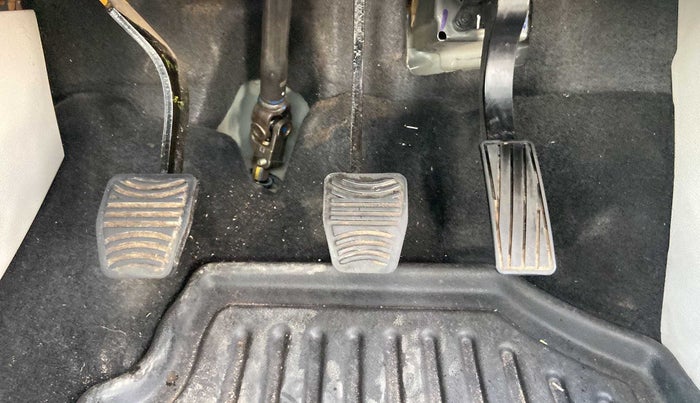 2022 Mahindra XUV300 W8 (O) 1.2 PETROL, Petrol, Manual, 39,052 km, Pedals