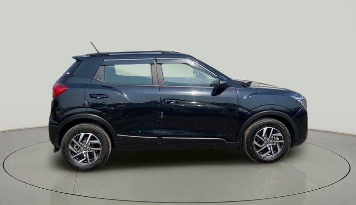 2022 Mahindra XUV300 W8 (O) 1.2 PETROL, Petrol, Manual, 39,052 km, Right Side View