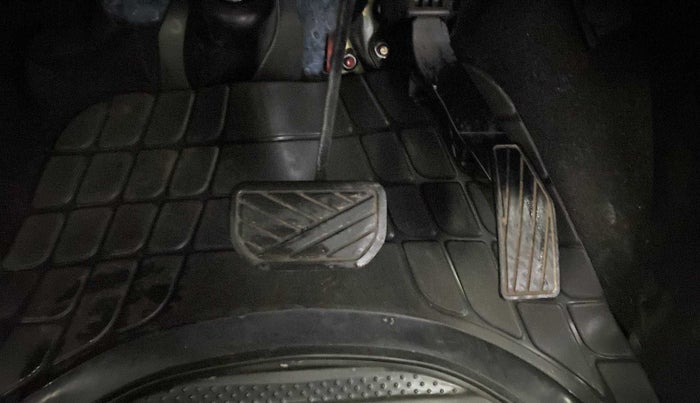 2022 Maruti S PRESSO VXI PLUS AMT, Petrol, Automatic, 38,557 km, Pedals