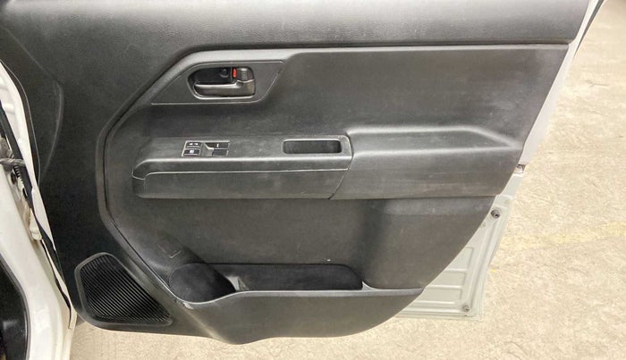 2021 Maruti New Wagon-R LXI (O) 1.0, Petrol, Manual, 9,292 km, Driver Side Door Panels Control
