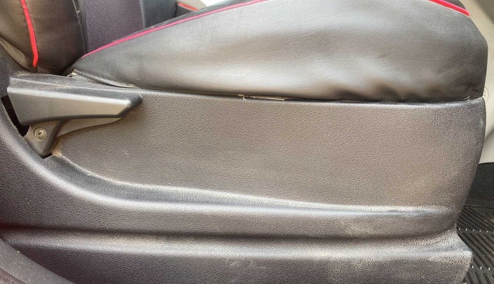 2018 Tata NEXON XM PETROL, CNG, Manual, 79,627 km, Driver Side Adjustment Panel