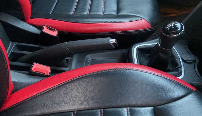 2019 Volkswagen Polo HIGHLINE PLUS 1.0 16 ALLOY, Petrol, Manual, 24,783 km, Gear Lever