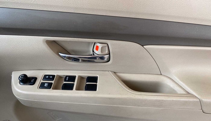 2018 Maruti Ertiga VXI SHVS, Petrol, Manual, 58,685 km, Driver Side Door Panels Control