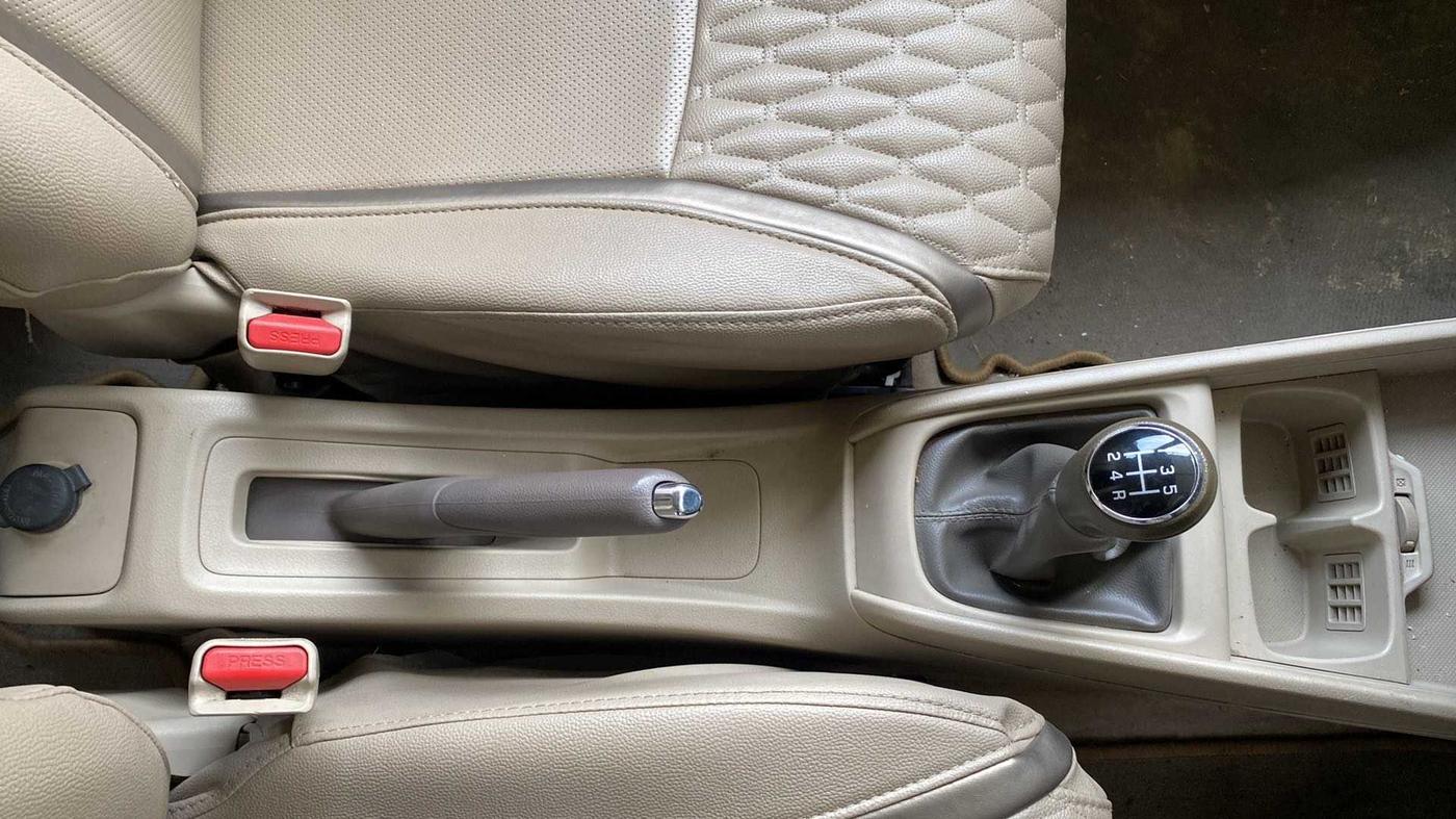 2018 Maruti Ertiga VXI SHVS, Petrol, Manual, 58,685 km, Gear Lever